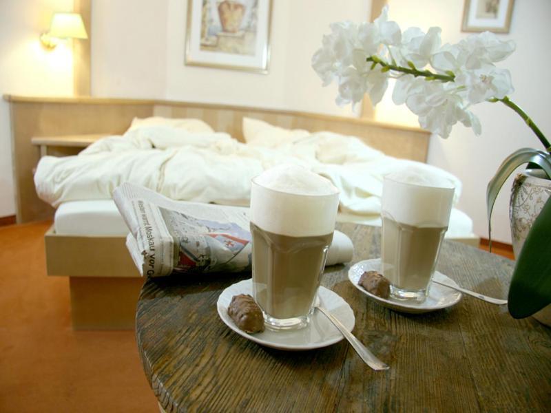Hotel Gasthof Alte Post - Restaurant Offen Oberding Room photo